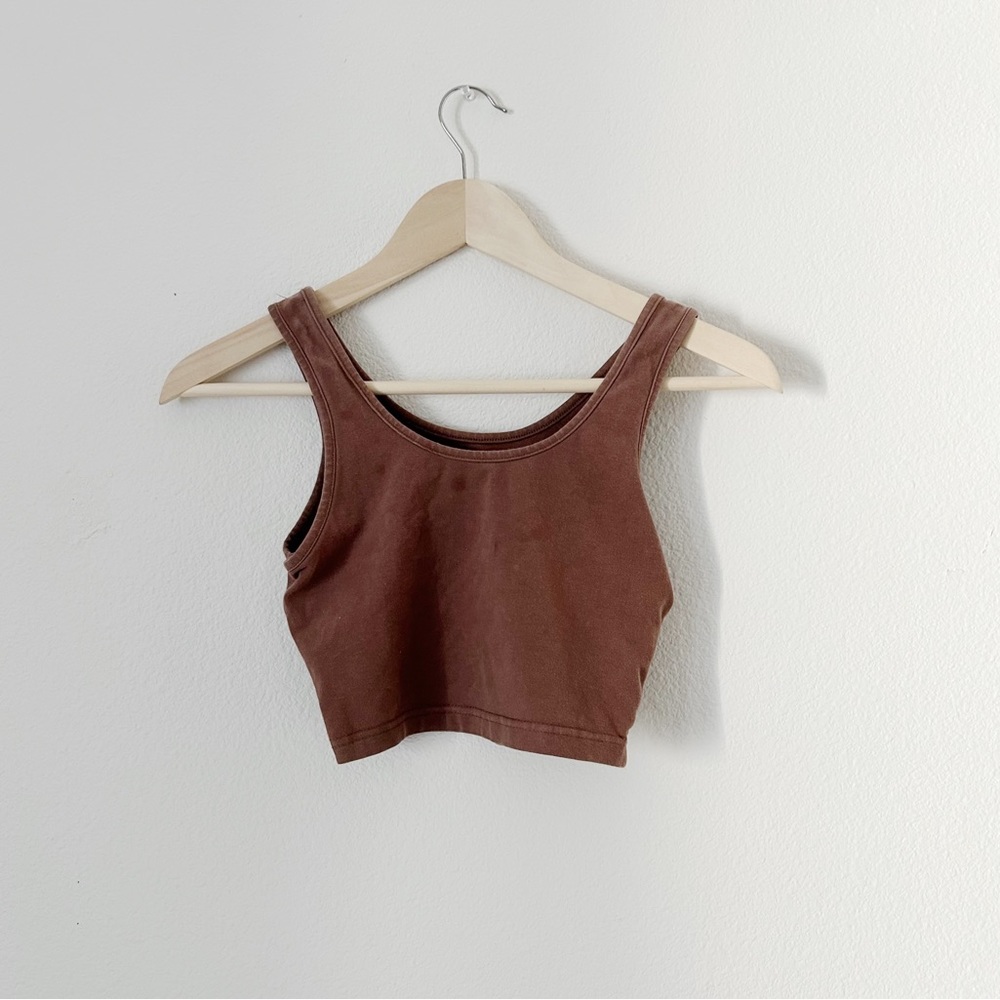 BASIC BROWN CROP TANK TOP!